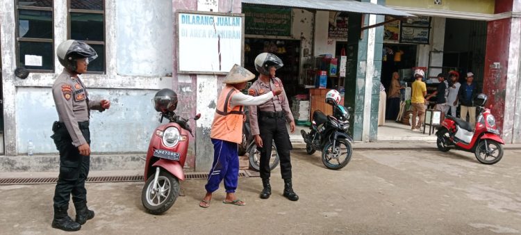 Waspada Pencurian Sepeda Motor, Regu Patroli Sat Samapta Ingatkan Petugas Parkir