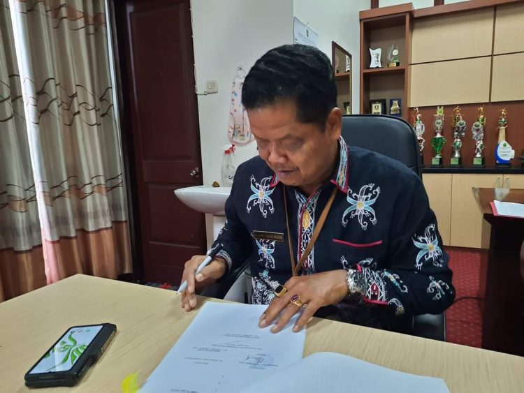 Sekda Tandatangani Berita Acara Kesepakatan Batas Desa di Dua Kecamatan