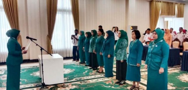 Ketua TP PKK Hj Sri Hidayati Nadalsyah Lantik Ketua TP PKK 9 Kecamatan