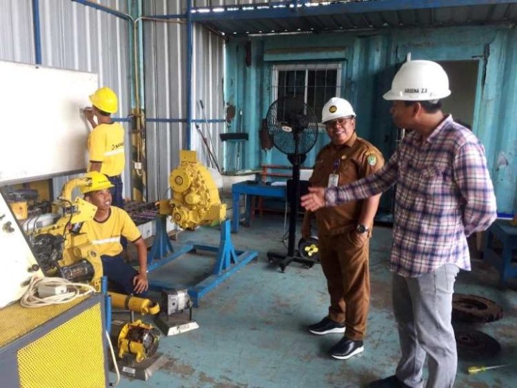 Disnakertranskop UKM Barut MoU Dengan UT School Banjarmasin