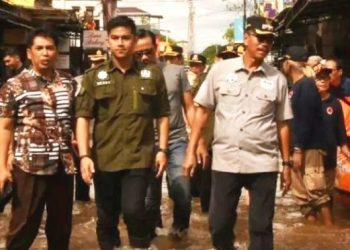 Sugianto Tinjau Banjir dan Serahkan Bantuan untuk Korban Bencana Banjir