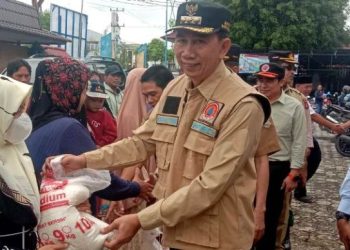 Nadalsyah Serahkan Bantuan Kepada Korban Banjir