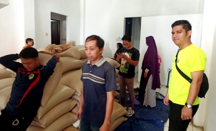Kecamatan Teweh Tengah Salurkan Bantuan Beras Untuk Korban Banjir