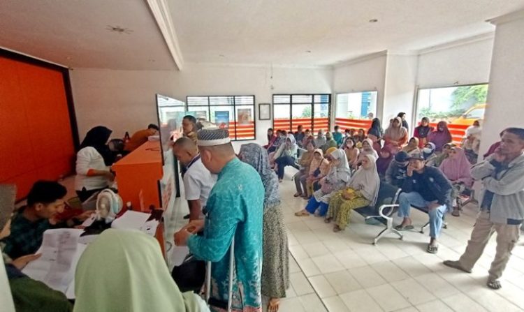 Pemkab Barut Salurkan Bantuan Beras CPP