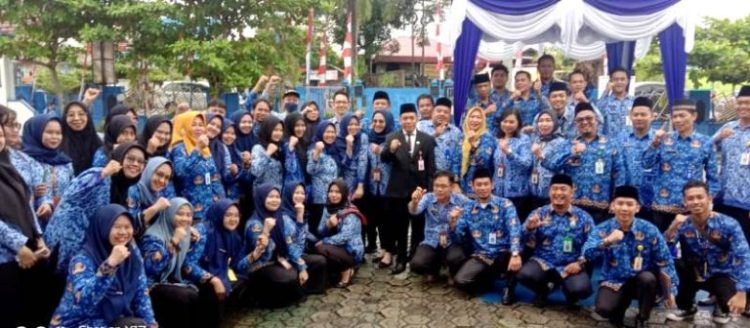 Meski Hujan, Peringatan Hardiknas di Barut Tetap Berjalan Lancar