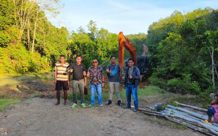 PT MPG Bangun Jembatan Penghubung Menuju Desa Karamun