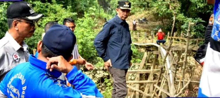 Nadalsyah Tinjau Perbaikan Jembatan di Desa Pendreh Menuju Desa Lemo II