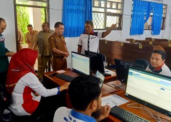 Kadisdik Barito Utara Kunjungi SMAN 1 Muara Teweh Dihari Kedua PPDB