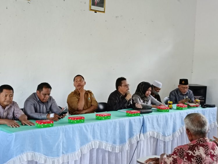 Meja Kursi Sekolah Rusak, Kepsek SMPN 1 SHT Ngadu Ke DPRD