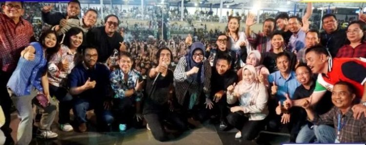 Penampilan Setia Band Pukau Penonton, Ribuan Penonton Padati Arena Tiara Batara
