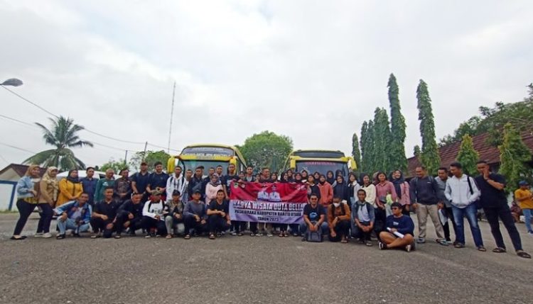 72 Purna Paskibraka Barito Utara Ikuti Karya Wisata Duta Belia Ke IKN