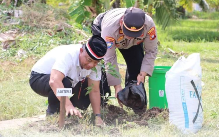 Asisten III Setda Seruyan Hadiri Penanaman 1000 Pohon