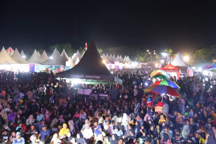Bundaran 3 Mendadak Jadi Lautan Manusia, Ribuan Warga Saksikan Penutupan Seruyan Expo