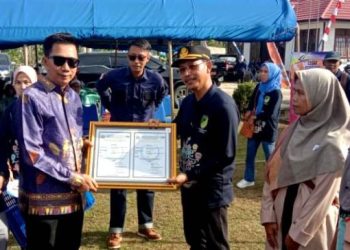 Kadis KPP Barut Terima Sertifikat Cara Pembenihan Ikan