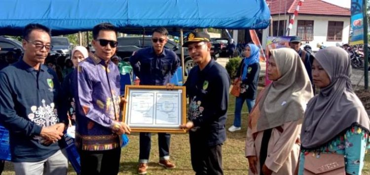 Kadis KPP Barut Terima Sertifikat Cara Pembenihan Ikan