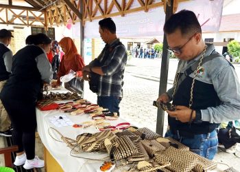 Meriahkan HKN Ke 76, Disnakertranskop UKM Barut Gelar Bazar KUMKM