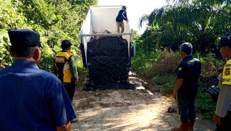 Mantap, Dinas PUPR Barut Gerak Cepat Tangani Kerusakan Ruas Jalan di Trans Liju-Desa Benangin