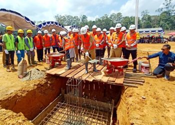 Nadalsyah Letakkan Batu Pertama Pembangunan Pabrik Sawit PT Muara Teweh Agro Jaya Utama