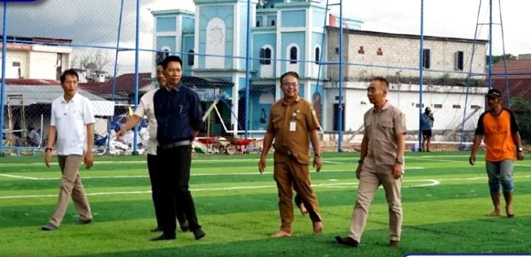 Bupati dan Wabup Barito Utara Cek Progres Pembangunan Lapangan Mini Soccer