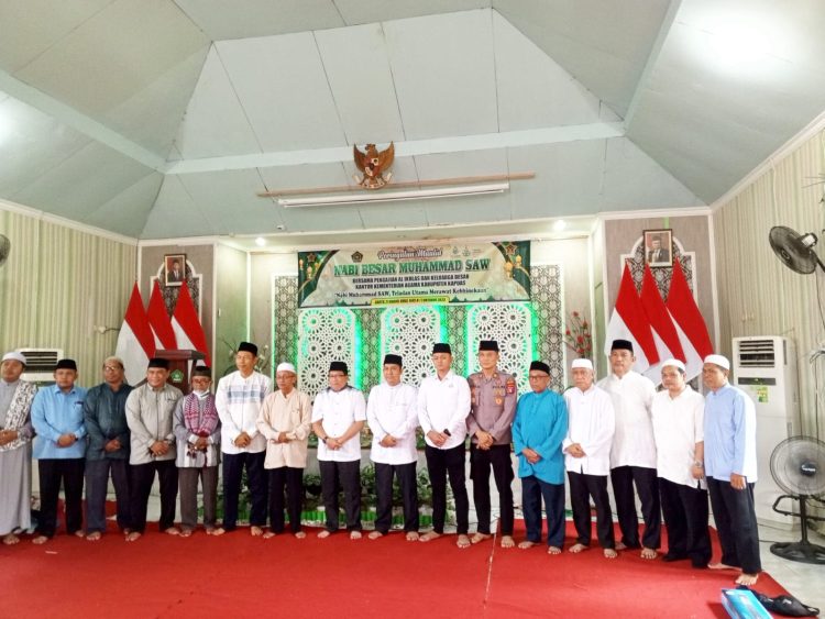 Pj Bupati Erlin Hardi Hadiri Peringatan Maulid Nabi Muhammad di Kemenag Kapuas