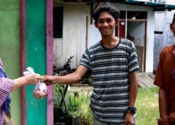 Ketua TP PKK Barut Bagikan Daging Qurban