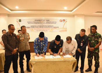 Pj Bupati Kapuas Bersama KPU dan Bawaslu Tandatangani NPHD Pilkada 2024