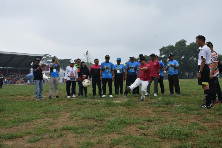 Pj Bupati Kapuas Buka Turnamen Sepak Bola U-14