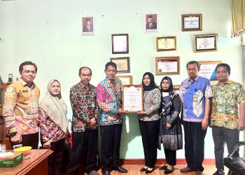 Serah Terima Sertifikat Akreditasi RS Paripurna Untuk RSUD Kapuas