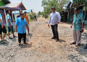 Pekerjaan Timbunan Jalan di Desa Sungai Teras Dinilai Asal-asalan