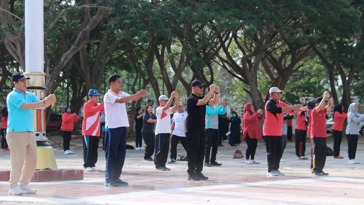 Pj Bupati Seruyan Senam Pagi Bersama ASN