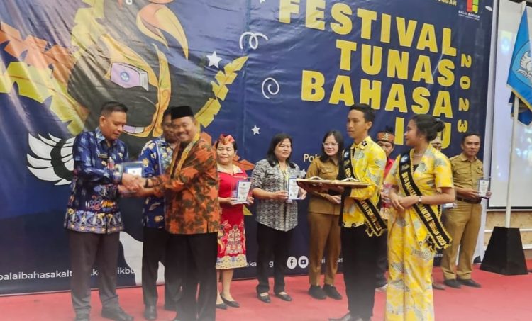 Pemkab Seruyan Terima Penghargaan Dari Balai Bahasa Provinsi Kalteng