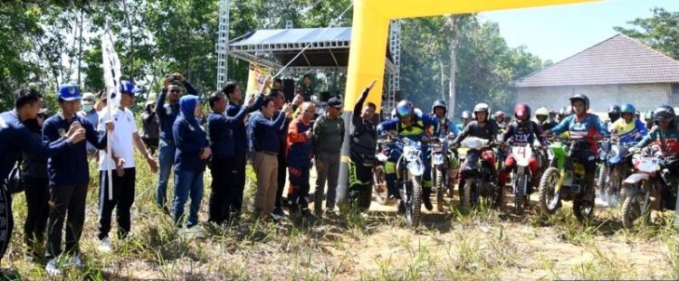 Pj Bupati Barut Lepas Peserta Latihan Trail Adventure 