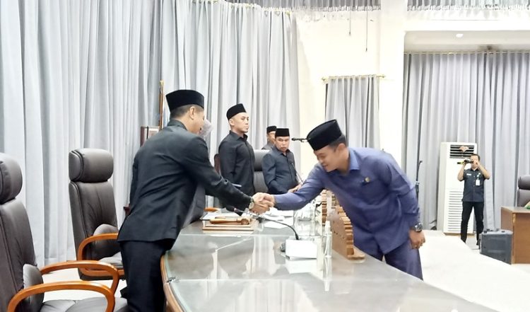 Fraksi Partai Demokrat Sampaikan Pemandangan Umum Terhadap Dua Raperda