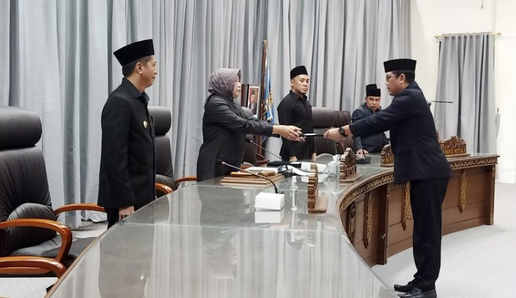 Berikan Pemandangan Umum Dua Raperda, Fraksi PDI Perjuang Sampaikan Lima Hal ini!