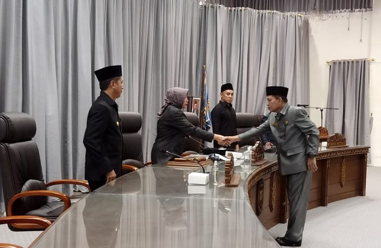 Fraksi F-ARKS DPRD Barut Sampaikan Lima Pertanyaan Terkait Dua Raperda