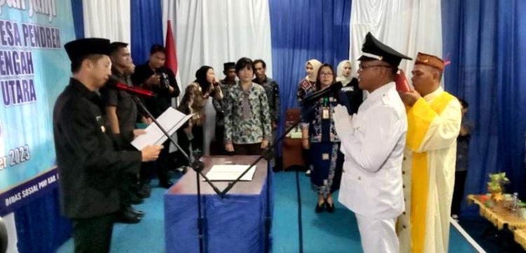 Pj Bupati Barut Lantik Kepala Desa PAW Desa Pendreh