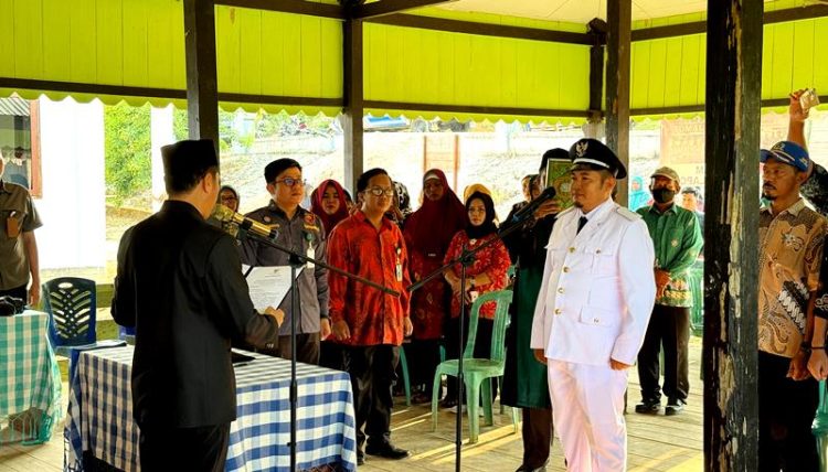 Pj Bupati Barito Utara Lantik Pj Kades Jamud