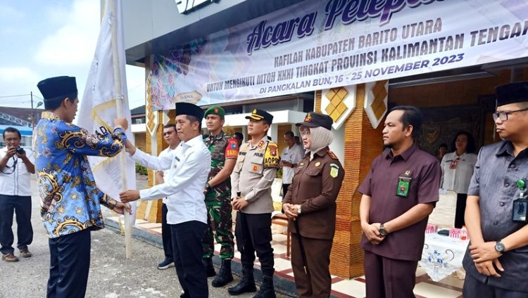 Pj Bupati Barut Lepas Kafilah MTQH XXXI Tingkat Provinsi Kalteng