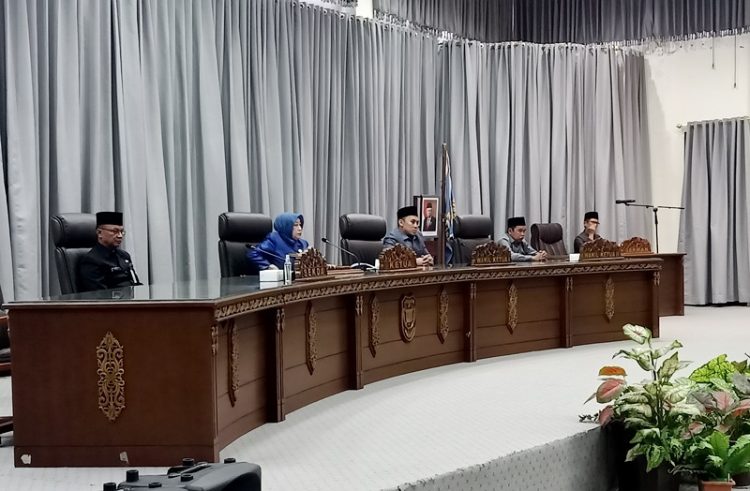 Fraksi DPRD Barut Sampaikan Pemandangan Terhadap Pidato Bupati Tentang Raperda APBD 2024