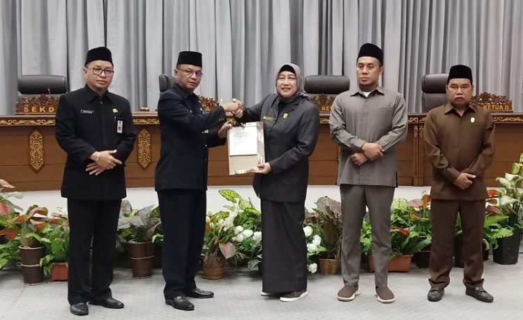 Pj Bupati Barut Sampaiakan Jawaban Terhadap Pendapat Akhir Fraksi DPRD