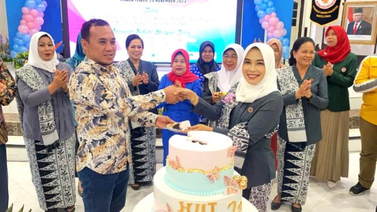 Kesehatan Reproduksi Ibu dan Anak Wujud dari Kiprah dan Komitmen Bidan