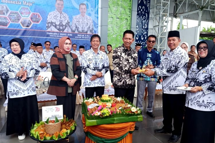 Pj Bupati Barut Hadiri Puncak HUT PGRI Ke 78 dan HGN Tahun 2023