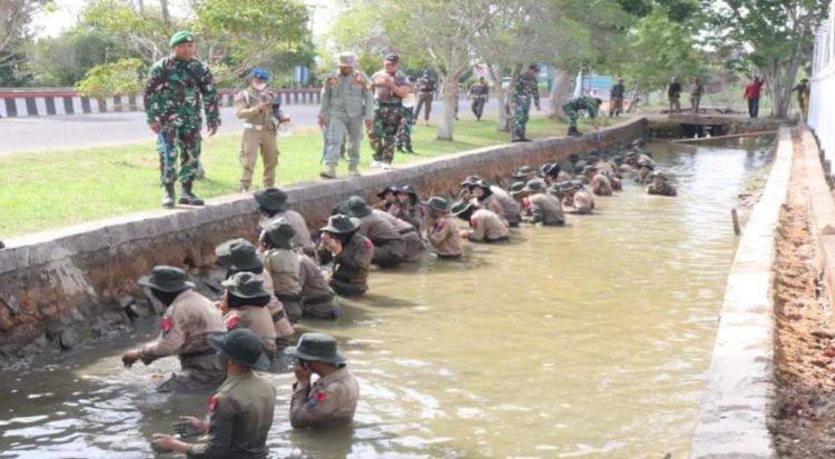 Hari Pertama LATAPGAR, Anggota Satpol PP Seruyan Diberi Pembinaan Fisik dan Mental