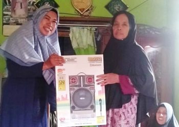Legislator Kapuas Tunaikan Bantuan Sound System Untuk Ibu-Ibu Pengajian