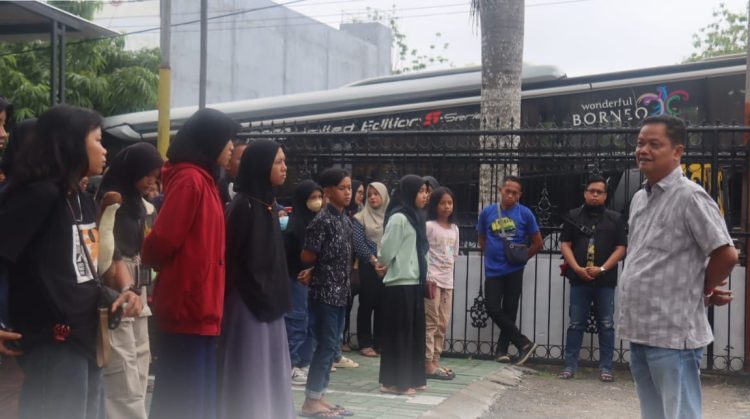 Pj Bupati Seruyan Lepas Kepulangan Rombongan Kaji Tiru dari Banjarbaru Ke Kuala Pembuang