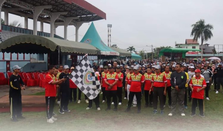 Pj Bupati Seruyan Lepas Jalan Sehat Pemilu Damai