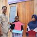 Pj Bupati Seruyan Serahkan Rumah Bantuan Kepada 3 Warga Terdampak Bencana