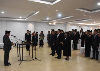 Pj Bupati Kapuas Lantik 32 Pejabat Manajerial, ini Pesannya
