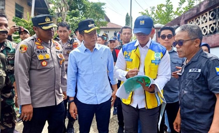Pj Bupati Barut Bersama Dirjen SDA DBOP Kementrian PUPR Tinjau Banjir di Barut