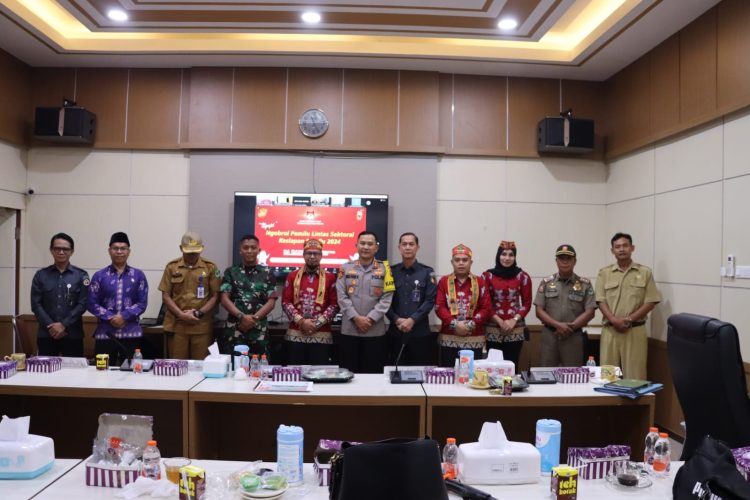 Sat Pol PP Dan Damkar Kapuas Hadiri  Undangan Lintas Sektoral Yang Diadakan Oleh KPUD